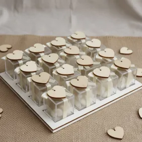 Vassoio Plexiglass Panna con Applicazione Legno Cuore Confetti