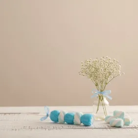Spiedini Marshmallow Heart con Caramelle Trecce e Cuori Celeste