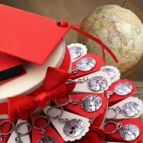 Torta Bomboniere Laurea Mappamondo 3D CON Portachiave, ideale come Bomboniera Laurea.
