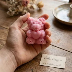 Bomboniera orsetto con candela di fiori rosa confezionata per battesimo bimba