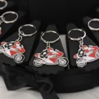Torta Bomboniera Motociclista Racing - Struttura Nera e Portachiavi Moto Rosso