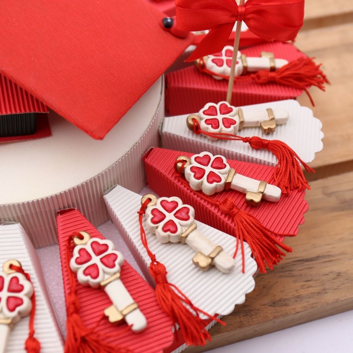 Bomboniera Chiave Quadrifoglio Portafortuna con Nappina rossa