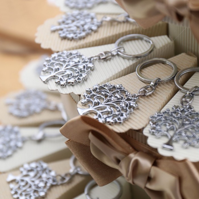 Torta Bomboniere Albero delle Farfalle  Portachiave per Matrimonio con confetti e astuccio portaconfetti.