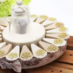 Albero della Vita con Cuori Matrimonio Ciondolo Gold su Torta Bomboniere con confetti
