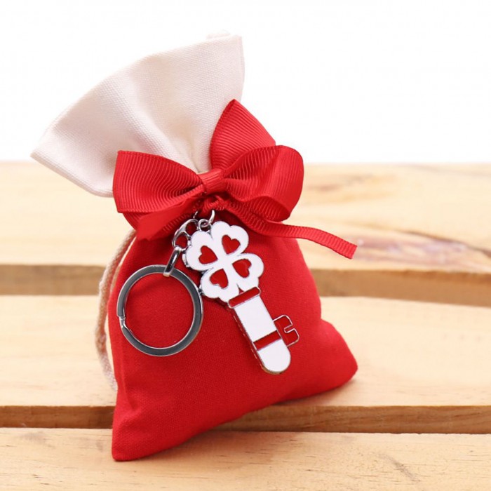 Bomboniera Laure Portachiave Chiave Portafortuna Quadrifoglio Rosso con Sacchetto e confetti. Bomboniera Laure Portachiave Chiave Portafortuna Quadrifoglio Rosso con Sacchetto e confetti.