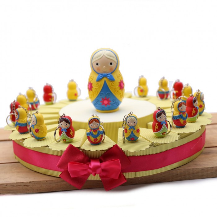 Torte Bomboniere Matrioske Colorate con Portachiave  in vari colori laurea e compleanno.