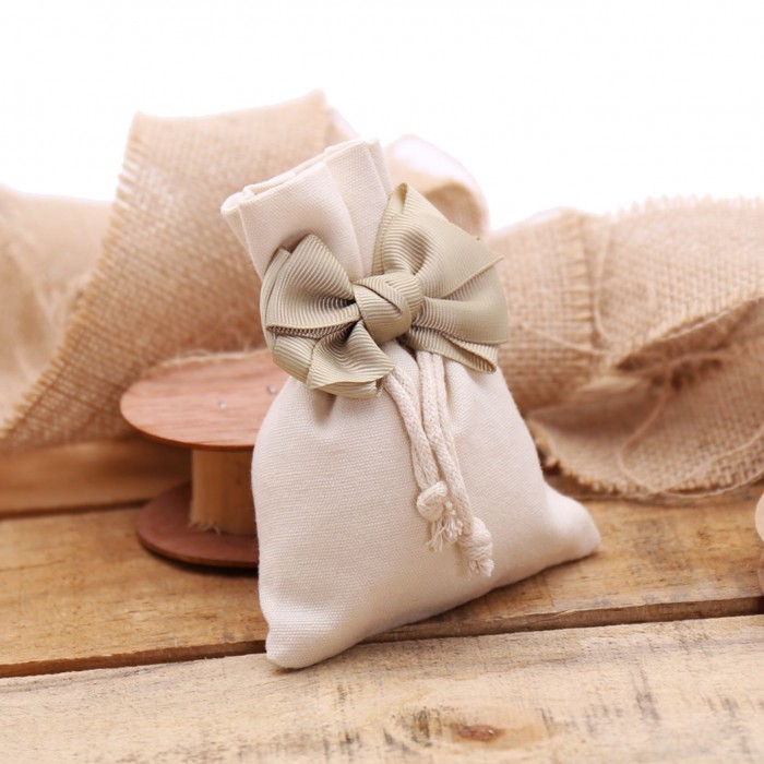 Sacchetto  Elegante Bomboniera Matrimonio Basic con Fiocco e Confetti per faidate confezionamento
