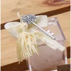 Bomboniera Matrimonio Chiave Albero della Vita Cuori con Nappina su Plexiglass Confettata