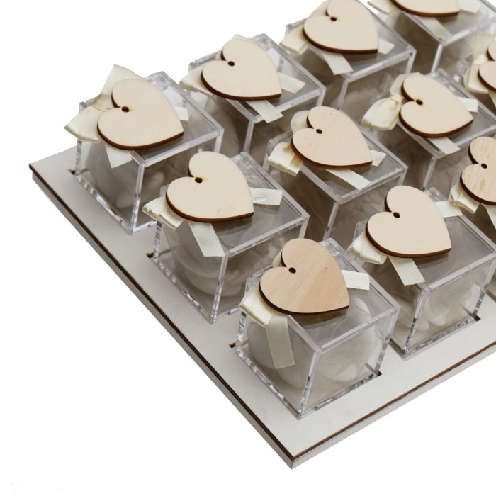 Vassoio Plexiglass Panna con Applicazione Legno Cuore Confetti Vassoio Plexiglass Panna con Applicazione Legno Cuore Confetti