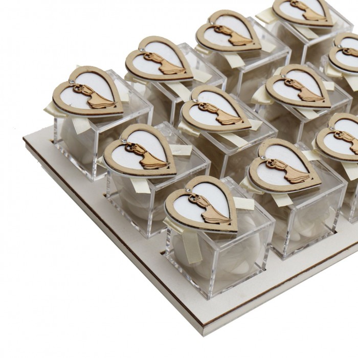 Vassoio Plexiglass Panna con Applicazione Legno Cuore Sposi Confetti Vassoio Plexiglass Panna con Applicazione Legno Cuore Sposi Confetti