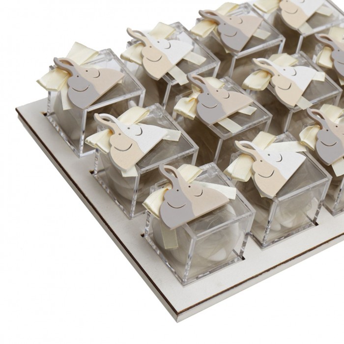 Vassoio Plexiglass Panna con Applicazione Legno Elefantini Innamorati Confetti Vassoio Plexiglass Panna con Applicazione Legno Elefantini Innamorati Confetti