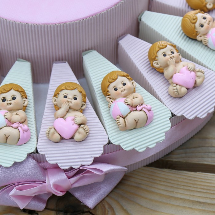 Bimba con Leccalecca e Cuore Calamita Torta Bomboniere