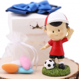 Calciatori squadra colorata con cappellino e palla bomboniere Comunione