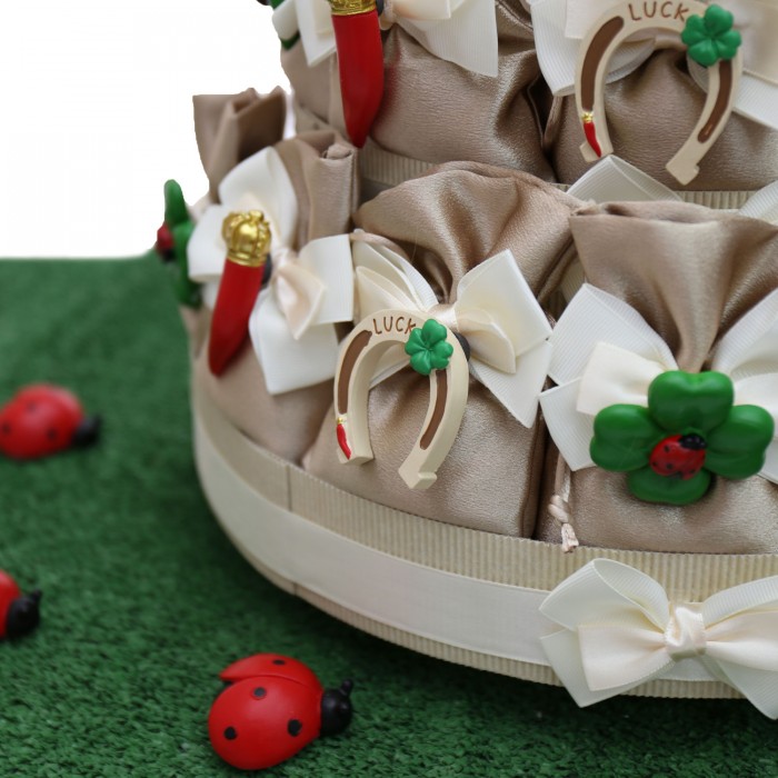 Torta Sacchetti Good Luck Magneti Portafortuna Ferro di Cavallo, Corno e Quadrifoglio