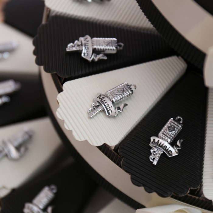 Torta Bomboniere Musicali Ciondoli Microfono Vintage Compleanno