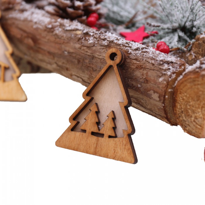Albero di Natale Sagoma per Addobbi con personaggi intarsiati Albero di Natale Sagoma per Addobbi con personaggi intarsiati
