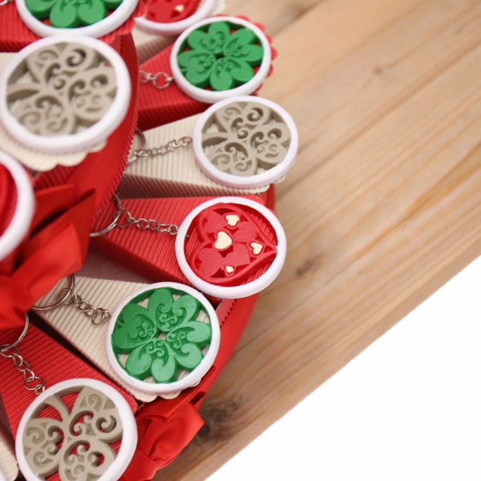 Amuleti Portafortuna Portachiavi Su Torta Bomboniere