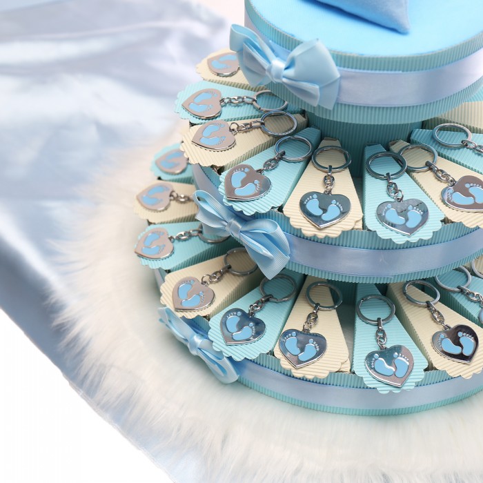 Piedini a Cuore Azzurri Portachiave su Torta Bomboniera