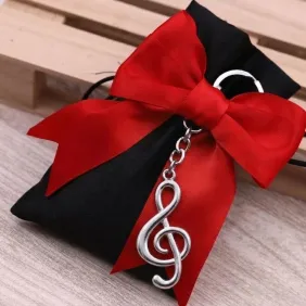 Chiave di violino Bombata su sacchetto in raso nero conservatorio
