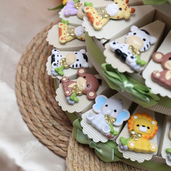 Torta Bomboniera Animaletti Safari con Papillon Oro Magnete