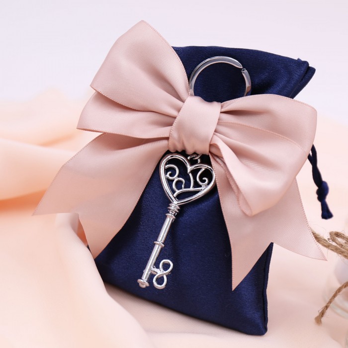 Bomboniera Comunione e Matrimonio Chiave Cuore Infinito Portachiavi Princess Inspiration su Sacchetto