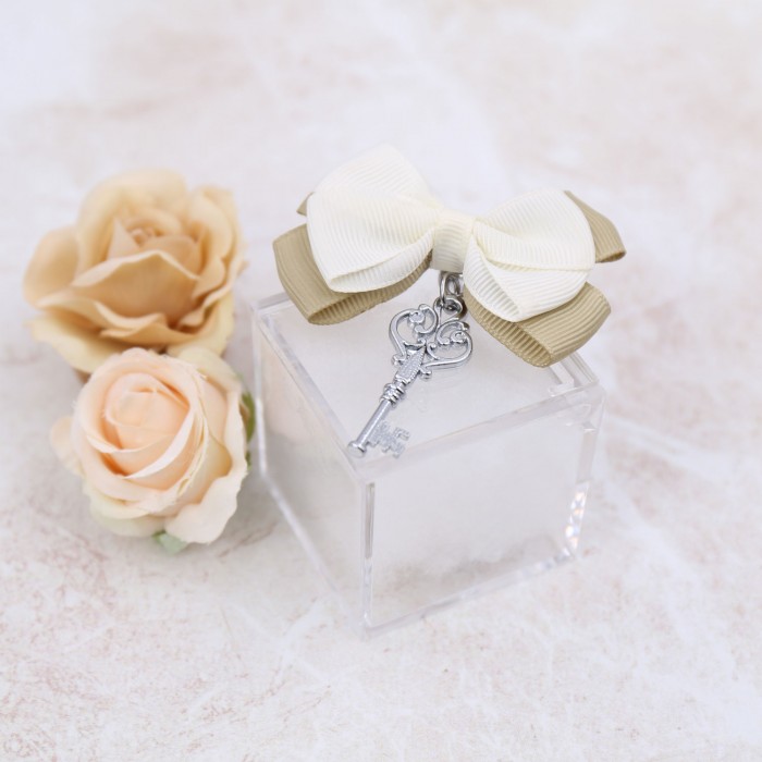 Chiave Decoro Romantico confezionato su scatolina plexiglass portaconfetti