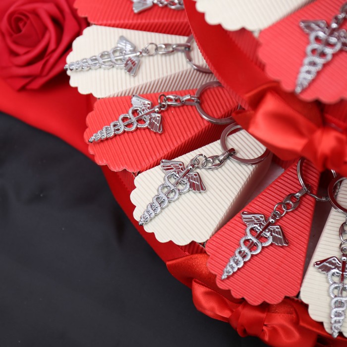 Torta Bomboniere Portachiavi Caduceo Laurea in Farmacia e Diplomi