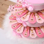 Bomboniera Compleanno Profumo Esclusivo Portachiavi su Torta