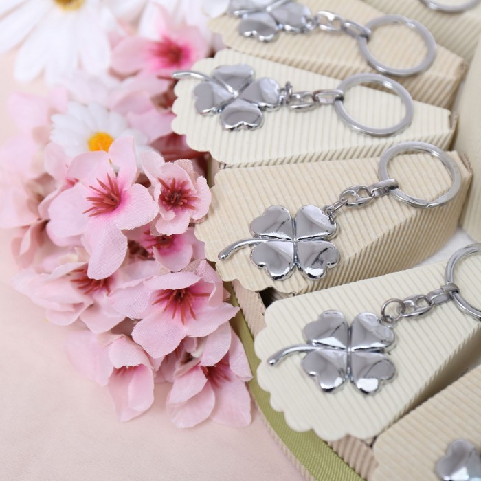 Torta con Portachiave Quadrifoglio Fortunato Bomboniera