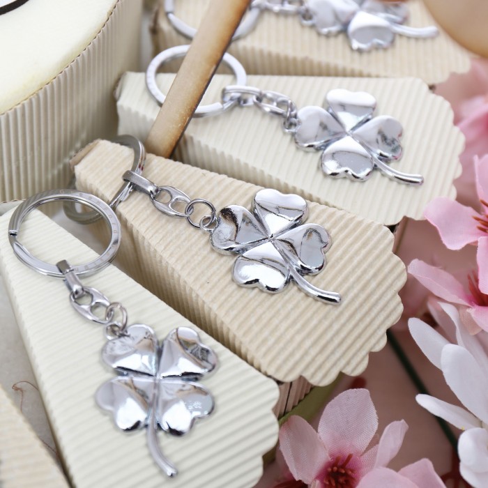 Torta con Portachiave Quadrifoglio Fortunato Bomboniera