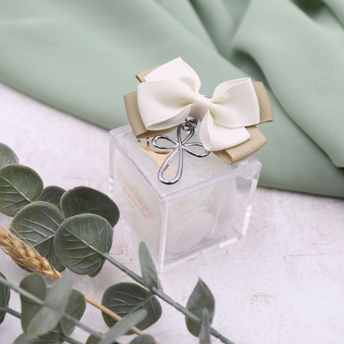 Portachiave Croce a Fiore Silver Confezionato Su Plexiglass