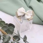 Portachiave Croce a Fiore Silver Confezionato Su Plexiglass