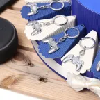 Bomboniere Compleanno Portachiave Joystick Confezionato Su Torta