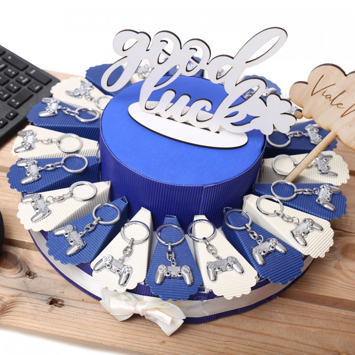 Bomboniere Compleanno Portachiave Joystick Confezionato Su Torta