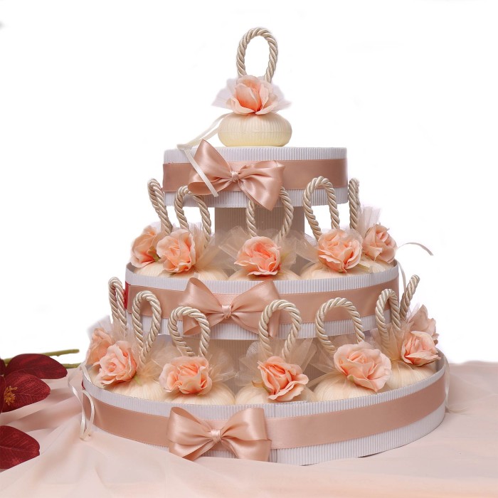 Bomboniera Torta Saponi Profumatissima Compleanno Con Fiore Panna e Rosa Bomboniera Torta Saponi Profumatissima Compleanno Con Fiore Panna e Rosa