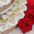 Cresima Grappolo d'uva appendino bomboniere su torta
