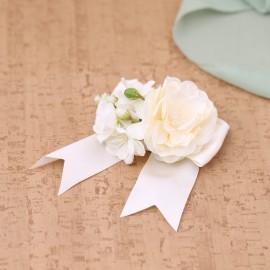 Segnaposto Matrimonio Pick di fiori bianchi con fiocco