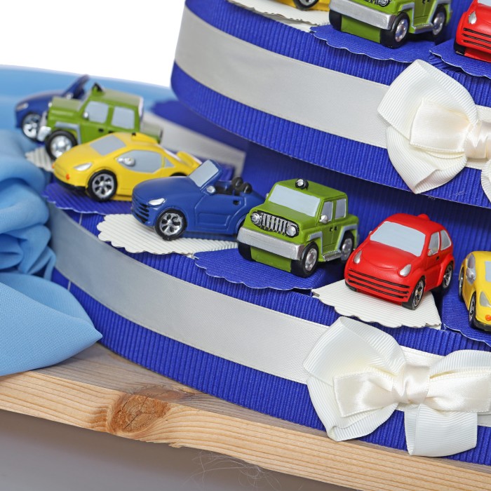 Bomboniere Comunione mix di automobili statuine su torta portaconfetti viale magico dettagli