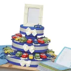 Bomboniere Comunione mix di automobili statuine su torta portaconfetti