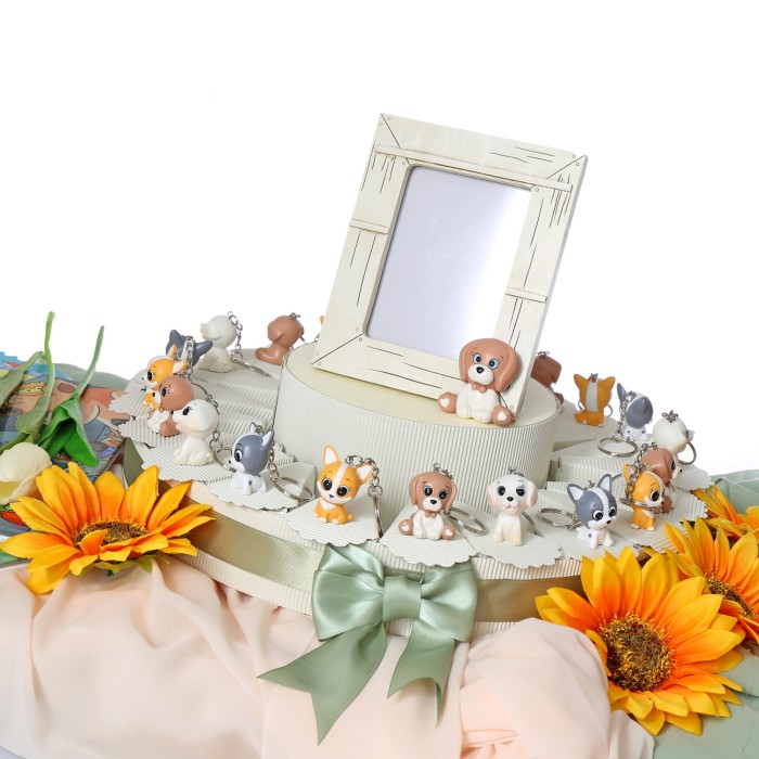 Cagnolini Bomboniere Comunione Portachiavi su Torta portaconfetti www.vialemagico.it