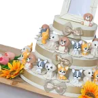 vialemagico Bomboniere Comunione Statuine Cagnolini Fortunati su Torta