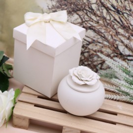 candela profumata Bianca per Matrimonio bomboniere confezionate con fiore in ceramica forma sfera piccola