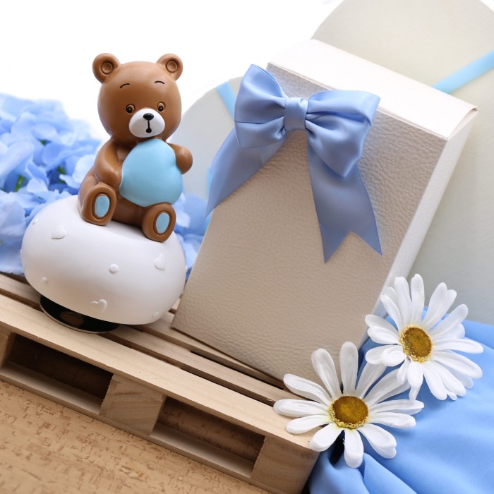 Orsetto con cuore azzurro bomboniera confezionata per Battesimo Bimbo WWW.VIALEMAGICO.IT