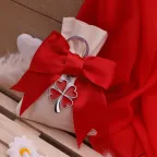Bomboniera Compleanno confezionata su Sacchetto con Quadrifoglio Rosso