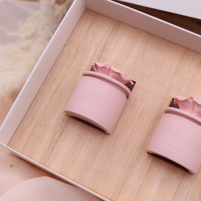 Bomboniere per Matrimonio in set di due candele profumate dettaglio www.vialemagico.it