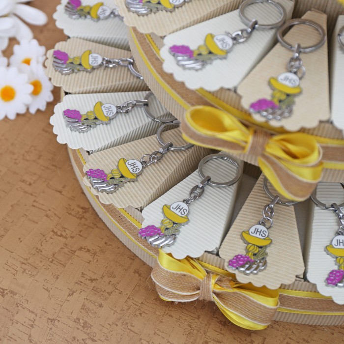 Torta Bomboniere Prima Comunione Bimbo e Bimba con Portachiavi Calice Color: