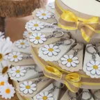 Prima Comunione torta bomboniere margheritina portachiavi viale magico bomboniere