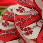 Torta Bomboniere Laurea e Compleanno con quadrifoglio rosso vialemagico bomboniere