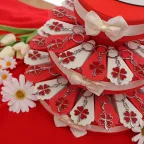 Confezionamenti viale magico Torta Bomboniere Laurea e Compleanno con quadrifoglio rosso