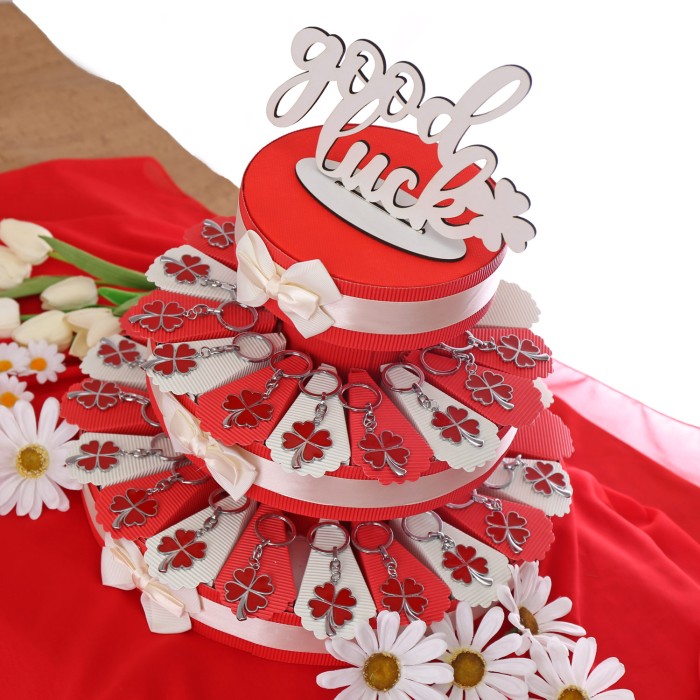 Torta Bomboniere Laurea e Compleanno con quadrifoglio rosso